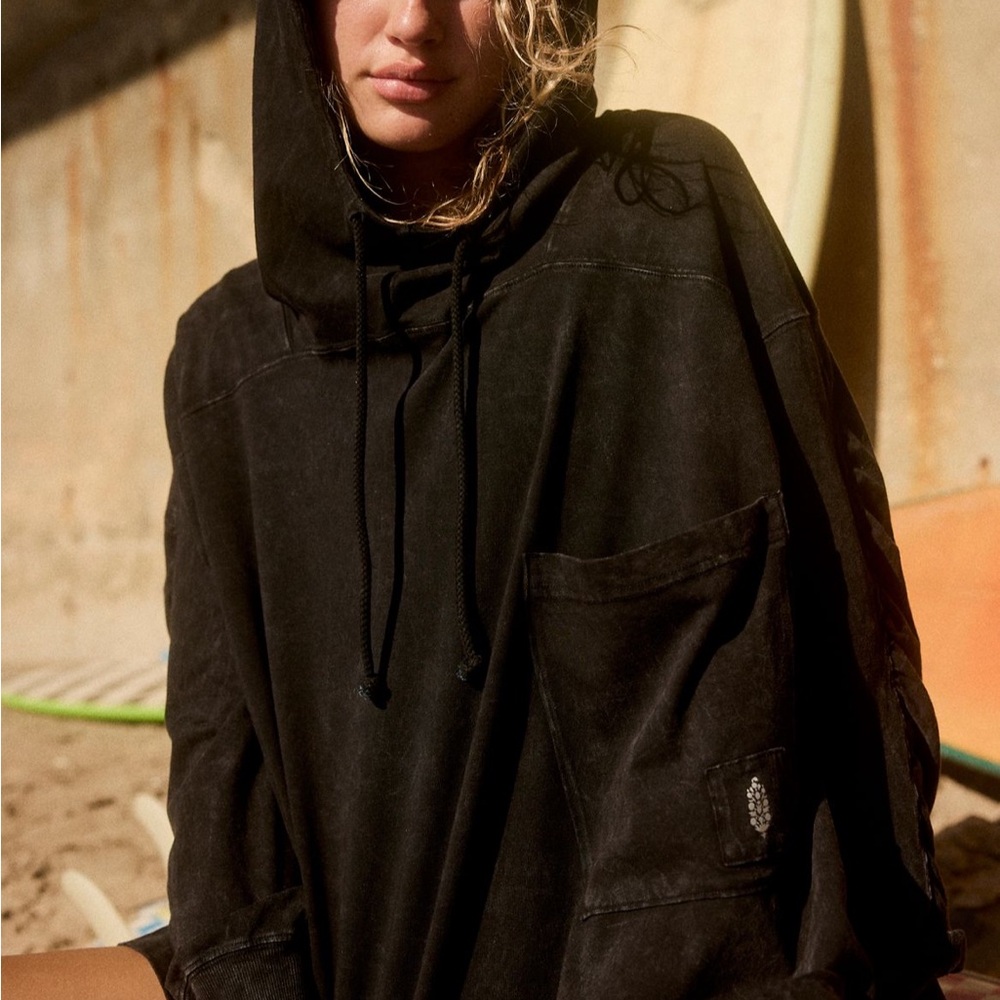 FP Movement Hot Shot Hooded Layer
